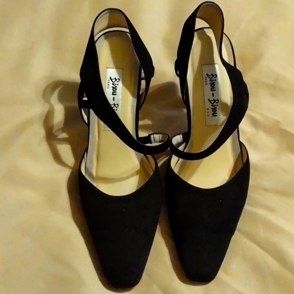 𝅺BISOU Bisou Velvet heels Size 7